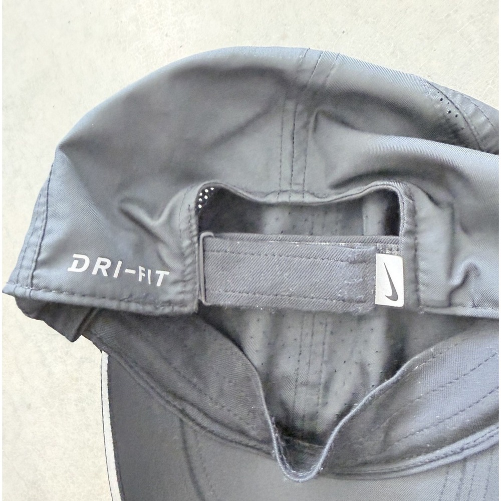 Nike Featherlight Dri-FIT Black Running Hat Adjustable Strapback White Swoosh - Picture 2 of 3